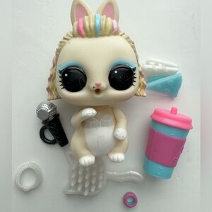 L.O.L. Pet with Accessories in Glittery Globe